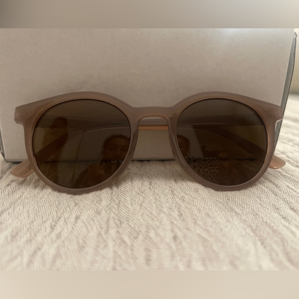 Tan round sunglasses (brand new, no brand)